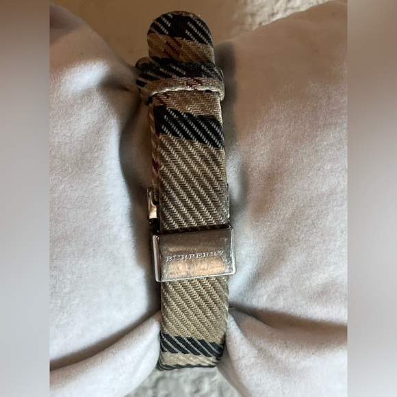 Burberry Nova Check ladies Watch BU1015 Case Silver fabric canvas strap. - Picture 7 of 12